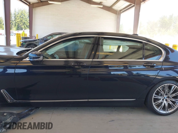 2017 BMW 7 Series 750i z VIN WBA7F0C59HGM21185, wystawiony jako IAAI lot #42360146 z przebiegiem Nie podano mil oraz . Historia ofert i sprzedaży dostępna na DreamBid. Obrazek 15.