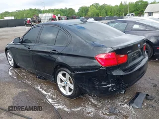 2013 BMW 3 Series 320i xDrive с VIN WBA3C3C55DF982704, выставлен на аукционе IAAI как лот 42129268 с пробегом 112 318 миль миль и . История ставок и продаж доступна на DreamBid. Изображение 3.