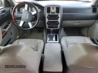 2006 Chrysler 300 C z VIN 2C3LK63H36H345091, wystawiony jako Copart lot #72001754 z przebiegiem 192 896 mil mil oraz Czysty tytuł • Clean title. Historia ofert i sprzedaży dostępna na DreamBid. Obrazek 8.