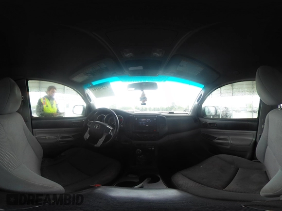 2015 Toyota Tacoma z VIN 5TFUX4EN8FX034499, wystawiony jako IAAI lot #42254201 z przebiegiem 177 756 mil mil oraz . Historia ofert i sprzedaży dostępna na DreamBid. Obrazek 18.
