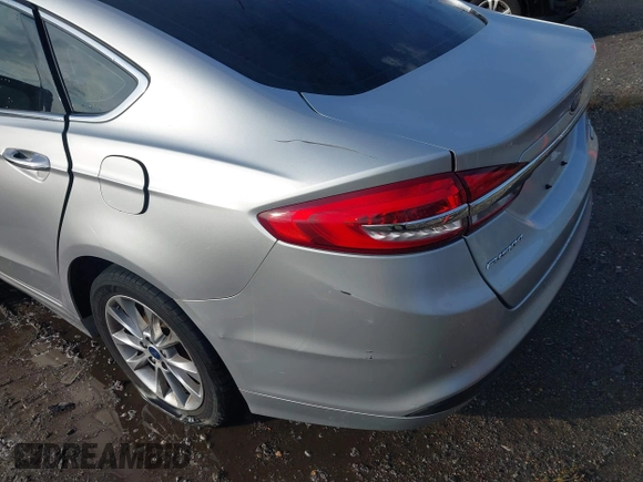 2017 Ford Fusion SE z VIN 3FA6P0HD4HR118826, wystawiony jako IAAI lot #40743513 z przebiegiem 130 038 mil mil oraz . Historia ofert i sprzedaży dostępna na DreamBid. Obrazek 18.