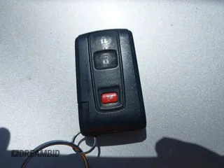 2007 Toyota Prius z VIN JTDKB20U177648885, wystawiony jako IAAI lot #42360348 z przebiegiem Nie podano mil oraz . Historia ofert i sprzedaży dostępna na DreamBid. Obrazek 11.