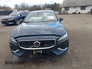 2019 Volvo S60 Inscription with VIN 7JRA22TL3KG002319, listed as a IAAI auction lot 40992140 with 44,095 mi miles. Bid and sale history available at carsss.com. Image 12.