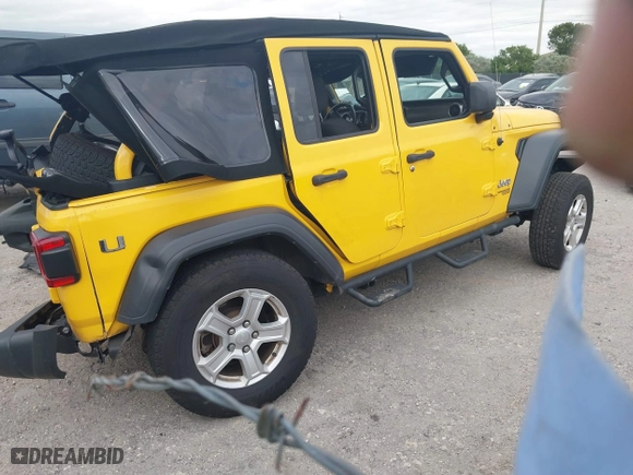 2020 Jeep Wrangler Unlimited Sport Altitude with VIN 1C4HJXDG8LW215899, listed as a IAAI auction lot 40909335 with 41,356 mi miles. Bid and sale history available at carsss.com. Image 4.