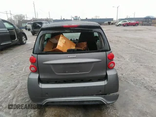 2014 Smart fortwo Pure z VIN WMEEJ3BAXEK783075, wystawiony jako IAAI lot #41505299 z przebiegiem 34 473 mil mil oraz . Historia ofert i sprzedaży dostępna na DreamBid. Obrazek 6.
