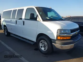 2020 Chevrolet Express Passenger LT z VIN 1GAZGPFGXL1268223, wystawiony jako IAAI lot #41466619 z przebiegiem 219 671 mil mil oraz . Historia ofert i sprzedaży dostępna na DreamBid. Obrazek 1.