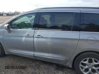 2018 Chrysler Pacifica Touring L Plus z VIN 2C4RC1EG7JR121562, wystawiony jako IAAI lot #41718473 z przebiegiem 105 808 mil mil oraz . Historia ofert i sprzedaży dostępna na DreamBid. Obrazek 15.