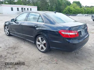 2011 Mercedes-Benz E 350 Luxury z VIN WDDHF8HB0BA269785, wystawiony jako IAAI lot #42120896 z przebiegiem 170 433 mil mil oraz . Historia ofert i sprzedaży dostępna na DreamBid. Obrazek 3.