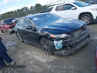 2020 Toyota Camry SE z VIN 4T1G11AK5LU973546, wystawiony jako IAAI lot #41956098 z przebiegiem 62 978 mil mil oraz . Historia ofert i sprzedaży dostępna na DreamBid. Obrazek 1.