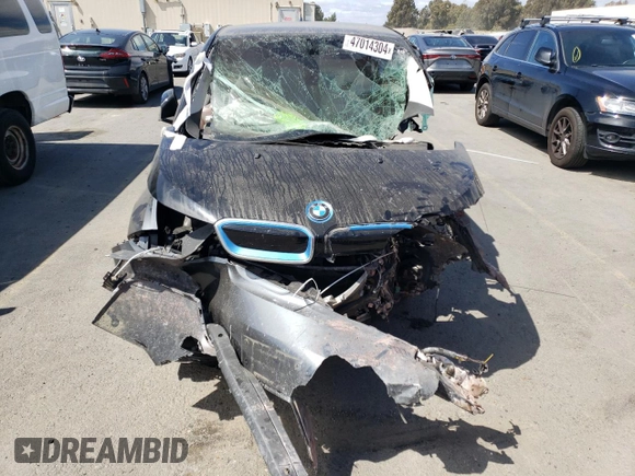 2019 BMW i3 with VIN WBY8P4C59K7D26811, listed as a Copart auction lot 47014304 with 0 mi miles and Salvage Title. Bid and sale history available at carsss.com. Image 5.