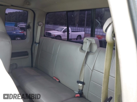 2008 Ford F-250 XL z VIN 1FTSX21R98EB88478, wystawiony jako IAAI lot #42561418 z przebiegiem 268 969 mil mil oraz . Historia ofert i sprzedaży dostępna na DreamBid. Obrazek 8.