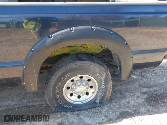 2001 Ford Super Duty F-250 XL with VIN 1FTNX21L51EC28036, listed as a IAAI auction lot 41768113 with 141,603 mi miles. Bid and sale history available at carsss.com. Image 6.