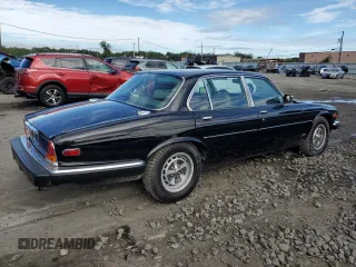 1986 Jaguar XJ z VIN SAJAV1341GC458926, wystawiony jako Copart lot #73985024 z przebiegiem 73 337 mil mil oraz Czysty tytuł • Clean title. Historia ofert i sprzedaży dostępna na DreamBid. Obrazek 3.