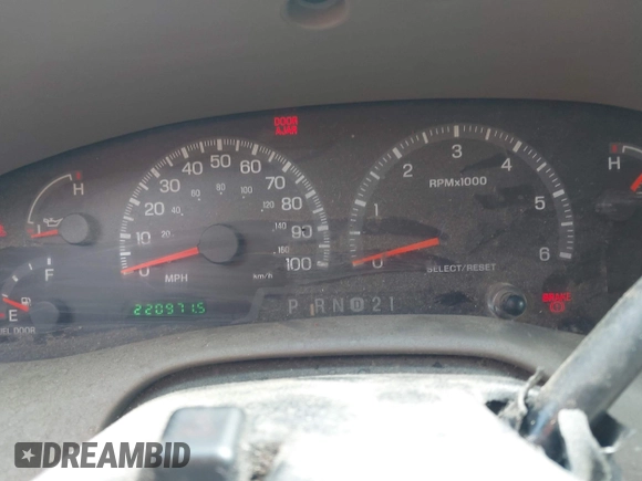 2000 Ford F-150 z VIN 1FTPX17LXYNA52377, wystawiony jako IAAI lot #42265332 z przebiegiem 220 971 mil mil oraz . Historia ofert i sprzedaży dostępna na DreamBid. Obrazek 7.