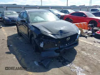 2025 Mazda CX-30 S Select Sport z VIN 3MVDMBBM3SM784464, wystawiony jako IAAI lot #42085045 z przebiegiem 1 953 mil mil oraz . Historia ofert i sprzedaży dostępna na DreamBid. Obrazek 1.