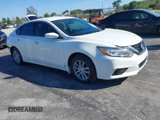 2018 Nissan Altima 2.5 SR with VIN 1N4AL3AP5JC140219, listed as a IAAI auction lot 41693558 with 132,919 mi miles. Bid and sale history available at carsss.com. Image 1.