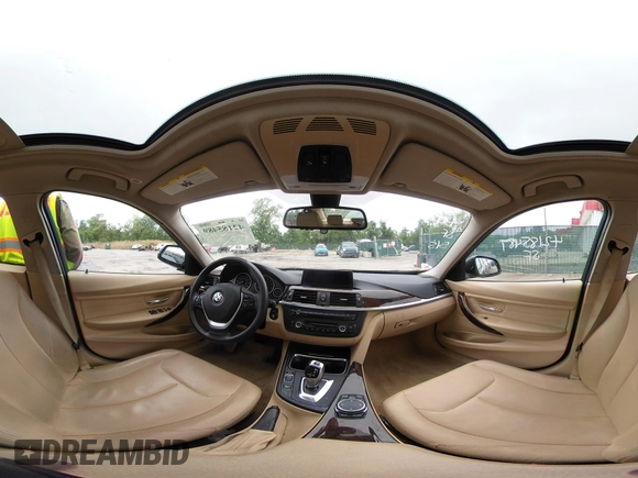 2015 BMW 3 Series 328i xDrive z VIN WBA3B5G55FNS18143, wystawiony jako IAAI lot #42185489 z przebiegiem 109 663 mil mil oraz . Historia ofert i sprzedaży dostępna na DreamBid. Obrazek 20.