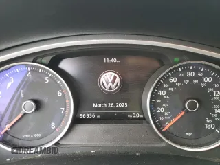 2013 Volkswagen Touareg Exec z VIN WVGEF9BP6DD011274, wystawiony jako Copart lot #50680105 z przebiegiem 96 336 mil mil oraz Szkody całkowita. Historia ofert i sprzedaży dostępna na DreamBid. Obrazek 9.