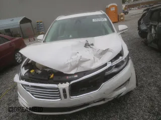 2018 Lincoln MKC Reserve with VIN 5LMCJ3C97JUL04340, listed as a Copart auction lot 52628585 with 83,486 mi miles and Salvage title. Bid and sale history available at DreamBid. Image 5.