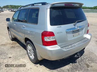 2006 Toyota Highlander Hybrid with VIN JTEDW21A060015086, listed as a IAAI auction lot 42138780 with 228,472 mi miles. Bid and sale history available at carsss.com. Image 3.