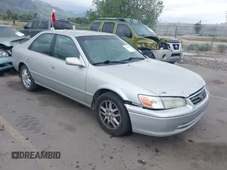 2001 Toyota Camry LE z VIN 4T1BF28K71U127407, wystawiony jako IAAI lot #42247606 z przebiegiem 289 995 mil mil oraz . Historia ofert i sprzedaży dostępna na DreamBid. Obrazek 1.