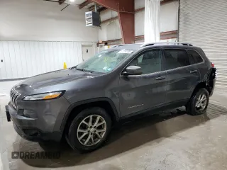 2017 Jeep Cherokee Latitude with VIN 1C4PJMCB1HW625774, listed as a Copart auction lot 49526795 with 100,888 mi miles and Salvage Title. Bid and sale history available at carsss.com. Image 1.