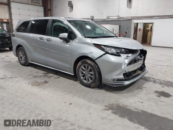 2021 Toyota Sienna XLE with VIN 5TDYRKEC8MS012536, listed as a IAAI auction lot 41690219 with 86,823 mi miles. Bid and sale history available at carsss.com. Image 1.