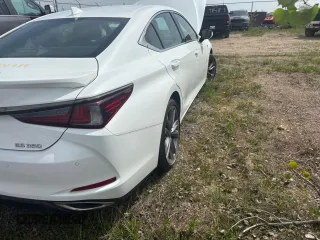 2019 Lexus ES 350 z VIN 58ABZ1B16KU002779, wystawiony jako Copart lot #54559805 z przebiegiem Nie podano mil oraz Czysty tytuł • Clean title. Historia ofert i sprzedaży dostępna na DreamBid. Obrazek 3.
