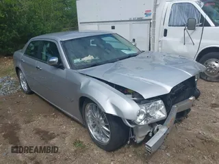 2006 Chrysler 300 C z VIN 2C3KA63H96H223740, wystawiony jako IAAI lot #42190091 z przebiegiem 150 827 mil mil oraz . Historia ofert i sprzedaży dostępna na DreamBid. Obrazek 1.