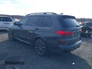 2022 BMW X7 M50i z VIN 5UXCX6C01N9L99140, wystawiony jako IAAI lot #41697545 z przebiegiem 60 972 mil mil oraz . Historia ofert i sprzedaży dostępna na DreamBid. Obrazek 3.