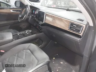 2024 Volkswagen Atlas SE with VIN 1V2HR2CA6RC534817, listed as a IAAI auction lot 41655227 with 39,214 mi miles and . Bid and sale history available at DreamBid. Image 5.