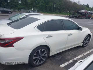 2017 Nissan Altima SR z VIN 1N4AL3AP3HC271465, wystawiony jako IAAI lot #42716097 z przebiegiem 159 349 mil mil oraz . Historia ofert i sprzedaży dostępna na DreamBid. Obrazek 13.