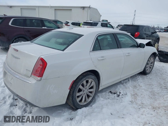 2015 Chrysler 300 Limited with VIN 2C3CCARG8FH756811, listed as a IAAI auction lot 41614649 with 70,580 mi miles. Bid and sale history available at carsss.com. Image 4.