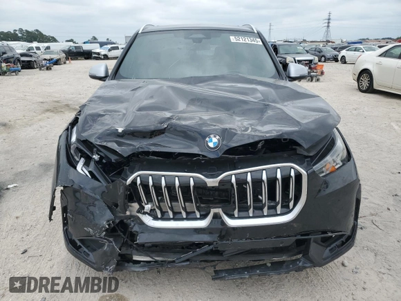 2024 BMW X1 xDrive28i z VIN WBX73EF07R5Y34795, wystawiony jako Copart lot #52121345 z przebiegiem 8 605 mil mil oraz Nie do naprawy • Non repairable. Historia ofert i sprzedaży dostępna na DreamBid. Obrazek 5.
