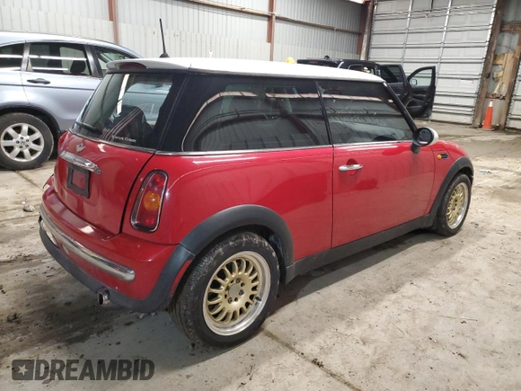 2002 MINI Hardtop with VIN WMWRC33452TC35333, listed as a Copart auction lot 44447425 with 166,353 mi miles and Salvage Title. Bid and sale history available at DreamBid. Image 3.