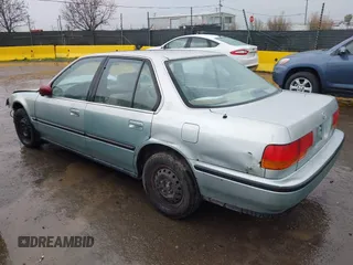 1992 Honda Accord LX with VIN JHMCB7654NC058331, listed as a IAAI auction lot 41496056 with 287,769 mi miles. Bid and sale history available at carsss.com. Image 3.