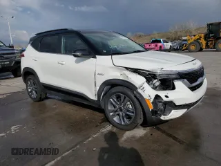 2022 Kia Seltos S z VIN KNDEUCAA6N7276779, wystawiony jako Copart lot #54263225 z przebiegiem 29 945 mil mil oraz Szkody całkowita. Historia ofert i sprzedaży dostępna na DreamBid. Obrazek 4.