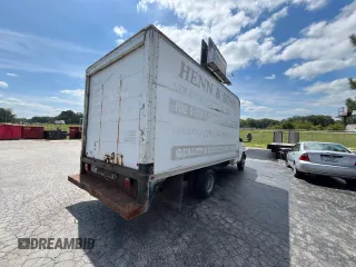 2005 GMC Savana z VIN 1GDJG31U651163557, wystawiony jako Copart lot #85157144 z przebiegiem 403 358 mil mil oraz Czysty tytuł • Clean title. Historia ofert i sprzedaży dostępna na DreamBid. Obrazek 4.