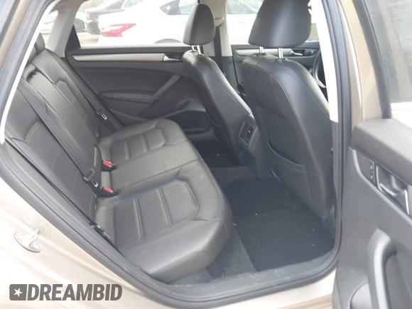 2015 Volkswagen Passat SE z VIN 1VWBV7A3XFC015671, wystawiony jako IAAI lot #41809970 z przebiegiem 192 712 mil mil oraz . Historia ofert i sprzedaży dostępna na DreamBid. Obrazek 8.