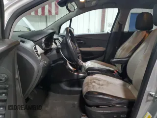 2017 Chevrolet Trax LT z VIN KL7CJPSB0HB155095, wystawiony jako Copart lot #57161745 z przebiegiem 99 691 mil mil oraz Szkoda całkowita • Salvage title. Historia ofert i sprzedaży dostępna na DreamBid. Obrazek 7.