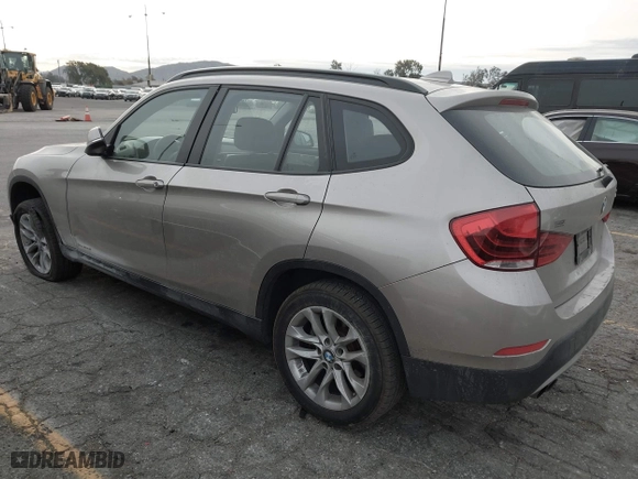 2015 BMW X1 xDrive28i with VIN WBAVL1C55FVY41749, listed as a IAAI auction lot 40977221 with 120,924 mi miles. Bid and sale history available at carsss.com. Image 3.