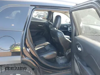2014 Jeep Cherokee Trailhawk with VIN 1C4PJMBS5EW280598, listed as a IAAI auction lot 42079597 with 171,564 mi miles. Bid and sale history available at carsss.com. Image 8.