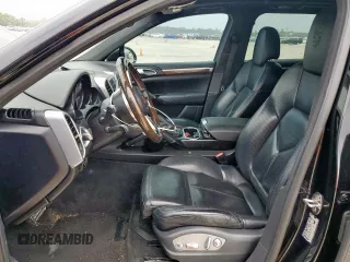2017 Porsche Cayenne с VIN WP1AA2A23HKA85783, выставлен на аукционе Copart как лот 57701125 с пробегом 116 273 миль миль и Списание • Salvage title. История ставок и продаж доступна на DreamBid. Изображение 7.