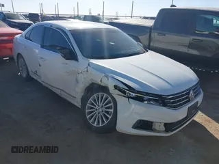 2017 Volkswagen Passat 1.8T SE with VIN 1VWBT7A31HC068686, listed as a IAAI auction lot 41517911 with 71,028 mi miles. Bid and sale history available at carsss.com. Image 1.