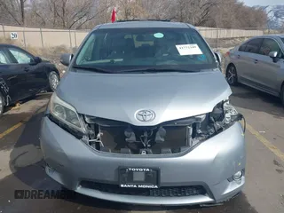 2015 Toyota Sienna XLE with VIN 5TDYK3DC2FS640204, listed as a IAAI auction lot 41772349 with 104,156 mi miles. Bid and sale history available at carsss.com. Image 13.