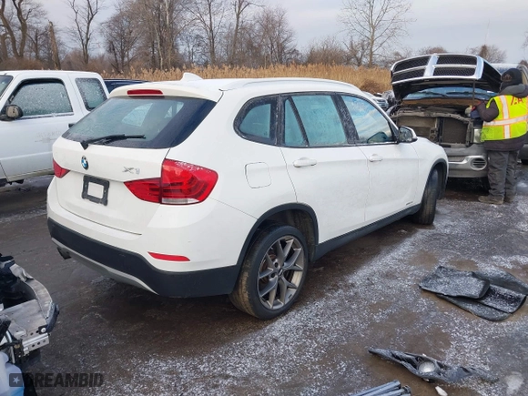 2013 BMW X1 28i with VIN WBAVM1C58DVW45962, listed as a IAAI auction lot 41323144 with 117,363 mi miles. Bid and sale history available at carsss.com. Image 4.
