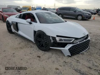 2022 Audi R8 performance quattro z VIN WUACEAFX2N7900201, wystawiony jako Copart lot #82878454 z przebiegiem 4 248 mil mil oraz Czysty tytuł • Clean title. Historia ofert i sprzedaży dostępna na DreamBid. Obrazek 4.