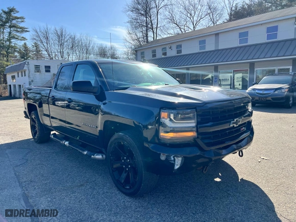 2018 Chevrolet Silverado 1500 LT with VIN 1GCVKREC5JZ252461, listed as a Copart auction lot 50060995 with 210,250 mi miles and Clean Title. Bid and sale history available at carsss.com. Image 1.
