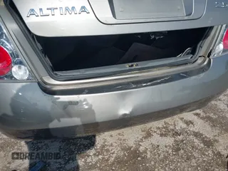 2005 Nissan Altima S z VIN 1N4AL11D05C281697, wystawiony jako IAAI lot #42220810 z przebiegiem 104 047 mil mil oraz . Historia ofert i sprzedaży dostępna na DreamBid. Obrazek 6.