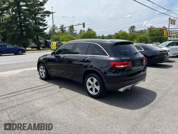 2017 Mercedes-Benz GLC 300 z VIN WDC0G4JB4HV010669, wystawiony jako Copart lot #58984365 z przebiegiem 141 073 mil mil oraz Tytuł czysty. Historia ofert i sprzedaży dostępna na DreamBid. Obrazek 3.